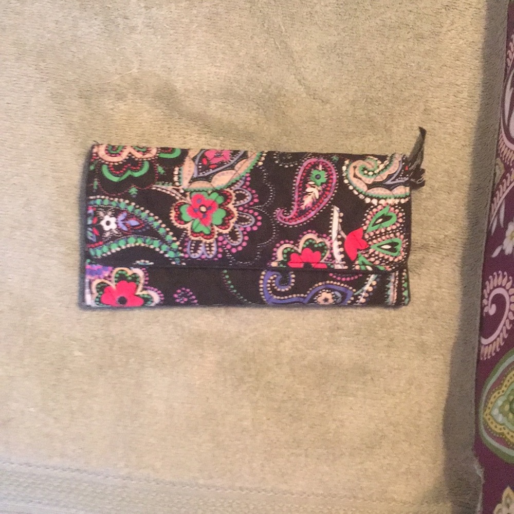 Magnetic closure wallet
